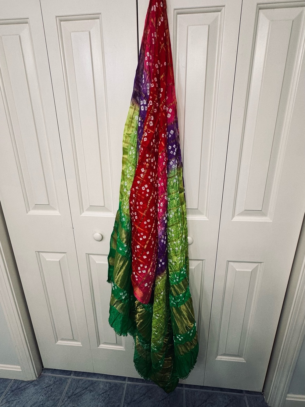 Sale sale‼️Bright Multicolor pure silk Tie-Dye Bandhani dupatta full size - Picture 4 of 6